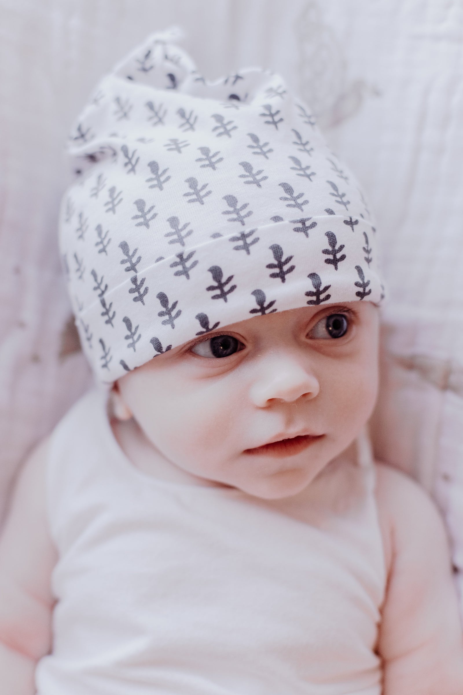 Fort Organic Cotton Bandana Bib, Mitten & Hat Set for Newborns