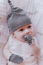 Greenwich Organic Cotton Bandana Bib, Mitten & Hat Set for Newborns
