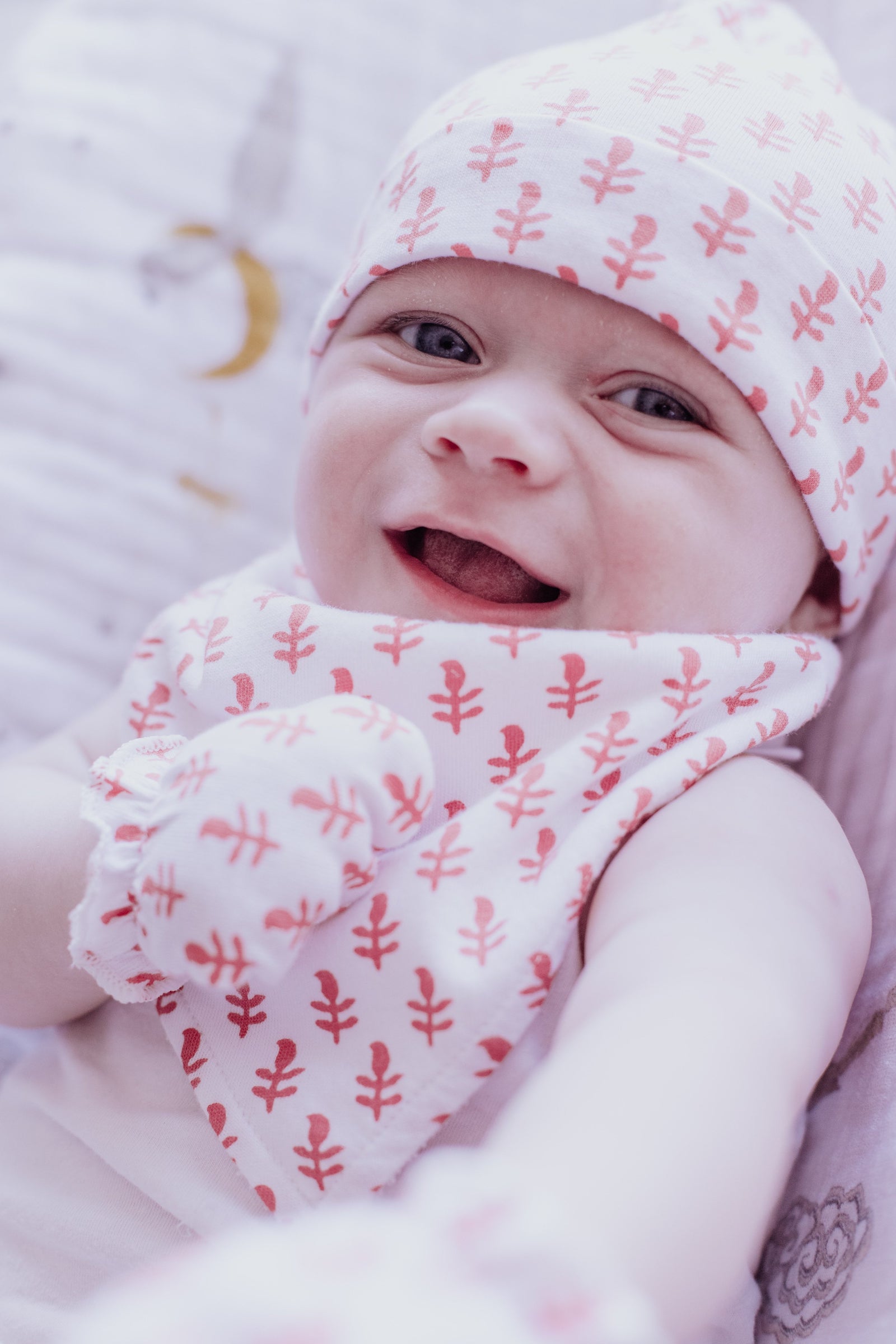 Pink City Organic Cotton Bandana Bib, Mitten & Hat Set for Newborns